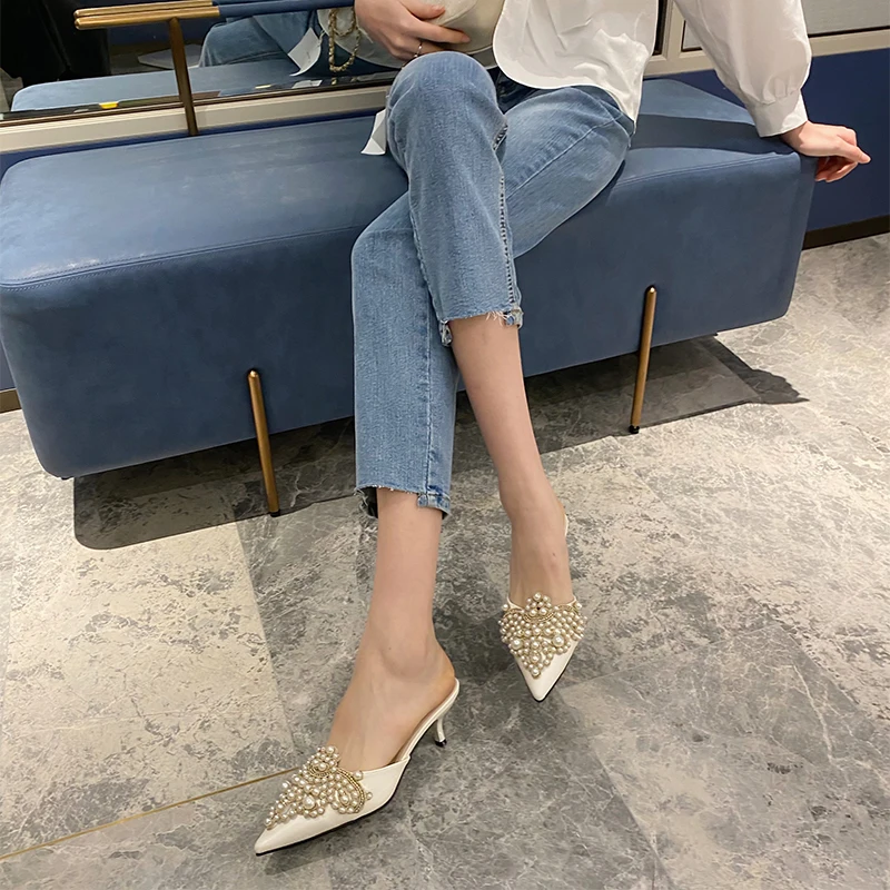 Spring 2020 Pearl Rhinestone Decoration Pointed Baotou Semi-trailer With Fine Heel And Middle Heel Sandals
Spring 2020 Pearl Rhinestone Decoration Pointed Baotou Semi-trailer With Fine Heel And Middle Heel Sandals