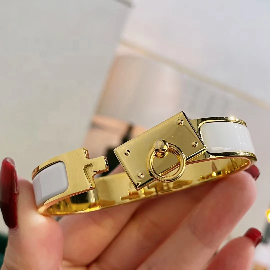 S925 silver h brand bracelet, men's and women's Enamel drop adhesive H letter bracelet, 18K Gold lovers jewelry
S925 silver h brand bracelet, men's and women's Enamel drop adhesive H letter bracelet, 18K Gold lovers jewelry