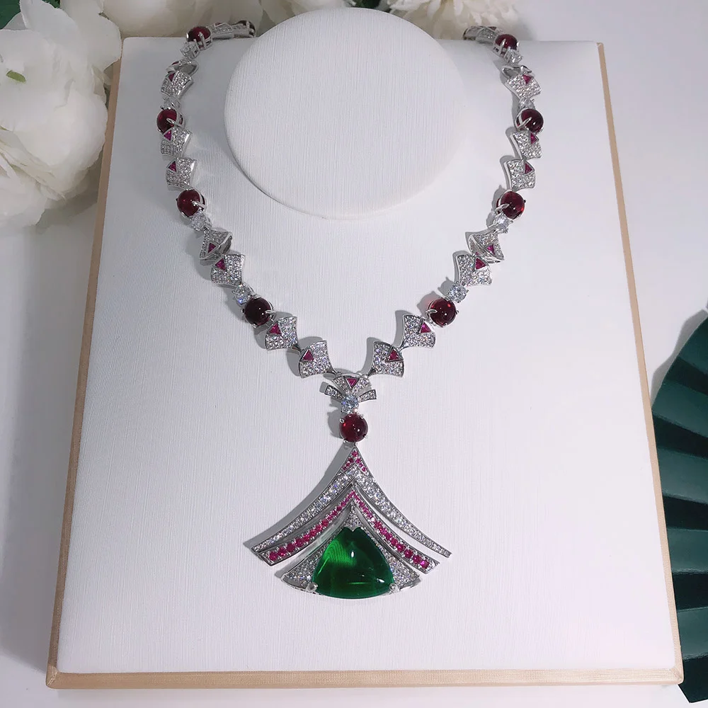Fashion Luxury Ball Gorgeous Necklace Women's Green Gem Red Glass AAA Zircon Shining Triangle Pendant Wedding Jewellery New 2021
Fashion Luxury Ball Gorgeous Necklace Women's Green Gem Red Glass AAA Zircon Shining Triangle Pendant Wedding Jewellery New 2021