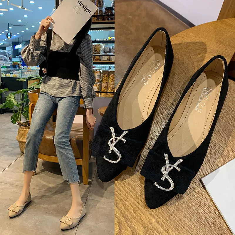 Pointed Female Korean Fairy Spring and Autumn Fashion Shoes with Shallow Mouth and Low Top Metal Letters Decorated Ladybugs
Pointed Female Korean Fairy Spring and Autumn Fashion Shoes with Shallow Mouth and Low Top Metal Letters Decorated Ladybugs