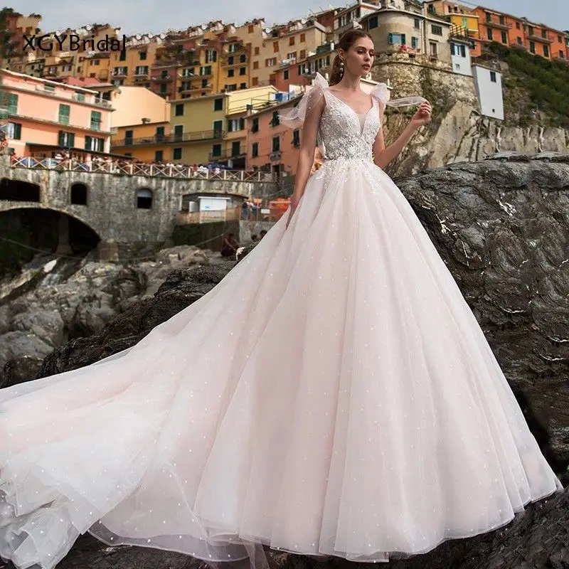 New Arrival Luxury Princess V-Neck Ball Gown Wedding Dresses 2021 Pearls Lace Bride Dress with Lace Appliques Wedding Gowns
New Arrival Luxury Princess V-Neck Ball Gown Wedding Dresses 2021 Pearls Lace Bride Dress with Lace Appliques Wedding Gowns