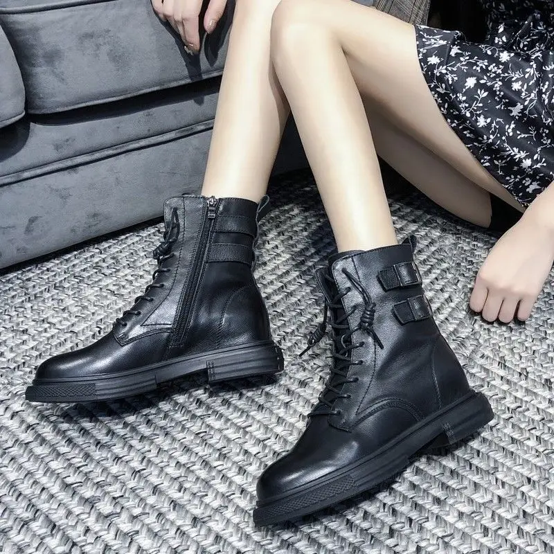 First layer cowhide Black Platform Combat Ankle Boots For Women Lace Up Buckle Strap Woman Shoes Winter Biker Boots
First layer cowhide Black Platform Combat Ankle Boots For Women Lace Up Buckle Strap Woman Shoes Winter Biker Boots