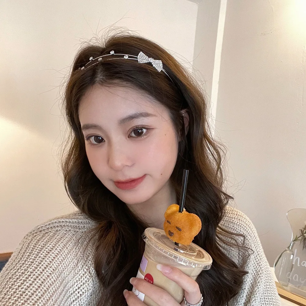 Korea East Gate Fashion Simple Personality Net Red Temperament Design Sense Diamond Butterfly Hair Hoop Head
Korea East Gate Fashion Simple Personality Net Red Temperament Design Sense Diamond Butterfly Hair Hoop Head