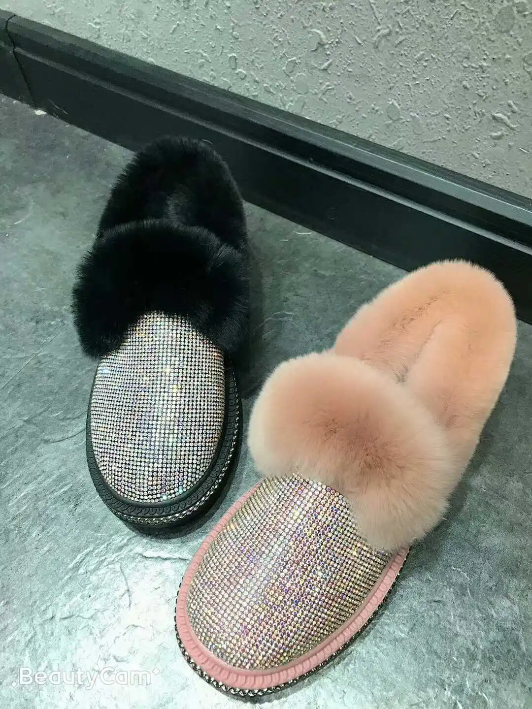 2020 winter new velvet thickened thick-soled rhinestone full rhinestone rabbit fur one-step bread shoes anti-skiing boots women
2020 winter new velvet thickened thick-soled rhinestone full rhinestone rabbit fur one-step bread shoes anti-skiing boots women