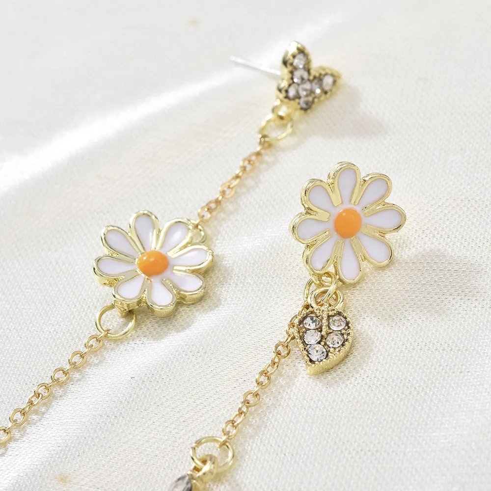S925 Women Ear Studs Korean Long Asymmetric Small Daisy Women Ear Studs Girly Temperament Butterfly Earring Girl Fresh Style
S925 Women Ear Studs Korean Long Asymmetric Small Daisy Women Ear Studs Girly Temperament Butterfly Earring Girl Fresh Style