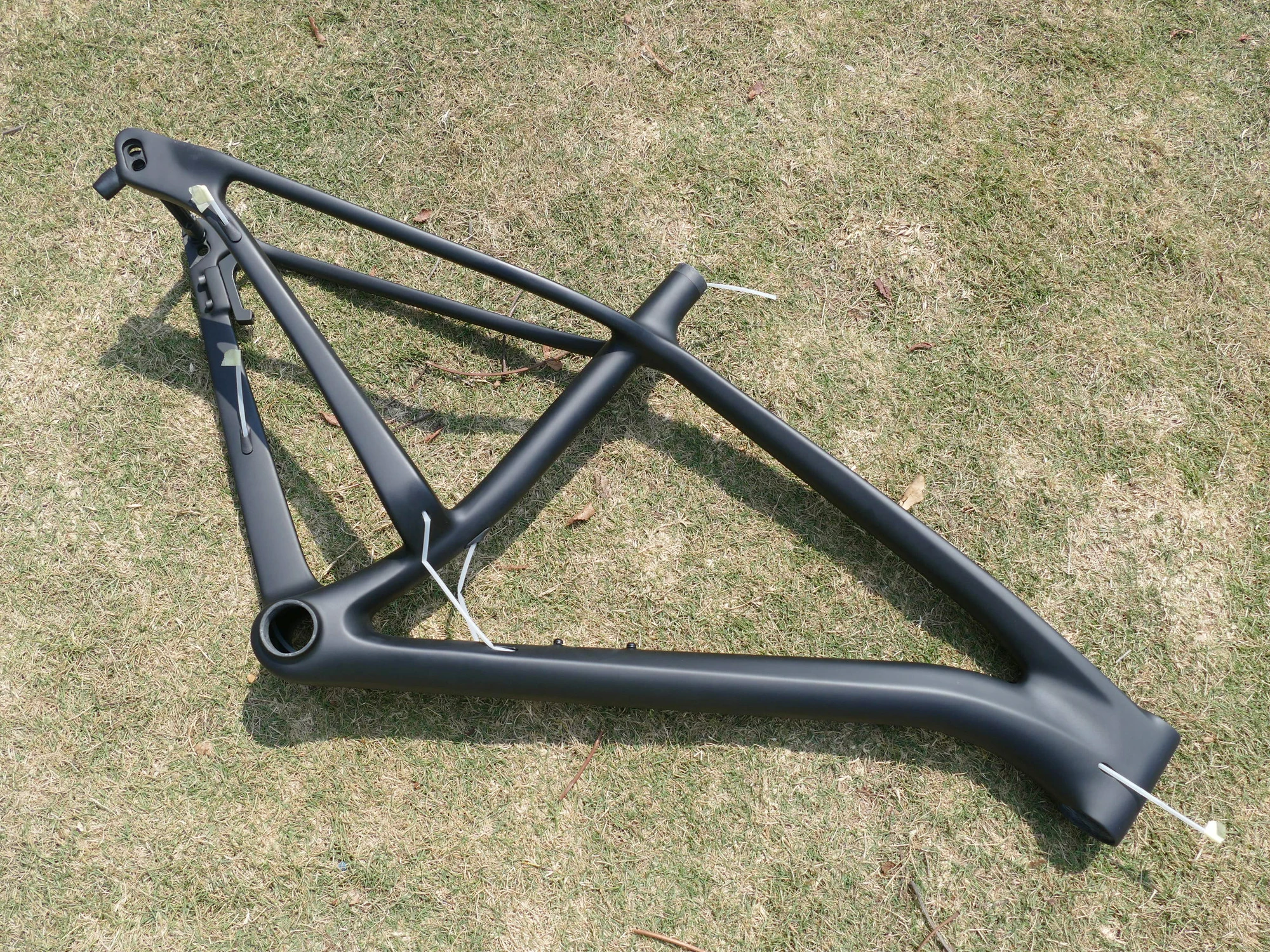 Full Carbon UD Matt Matte 29ER Mountain Bike Bicycle Cycling MTB 29ER Plus boost Mountain Bike Thru Axle 148mm*12mm Frame 19"
Full Carbon UD Matt Matte 29ER Mountain Bike Bicycle Cycling MTB 29ER Plus boost Mountain Bike Thru Axle 148mm*12mm Frame 19"