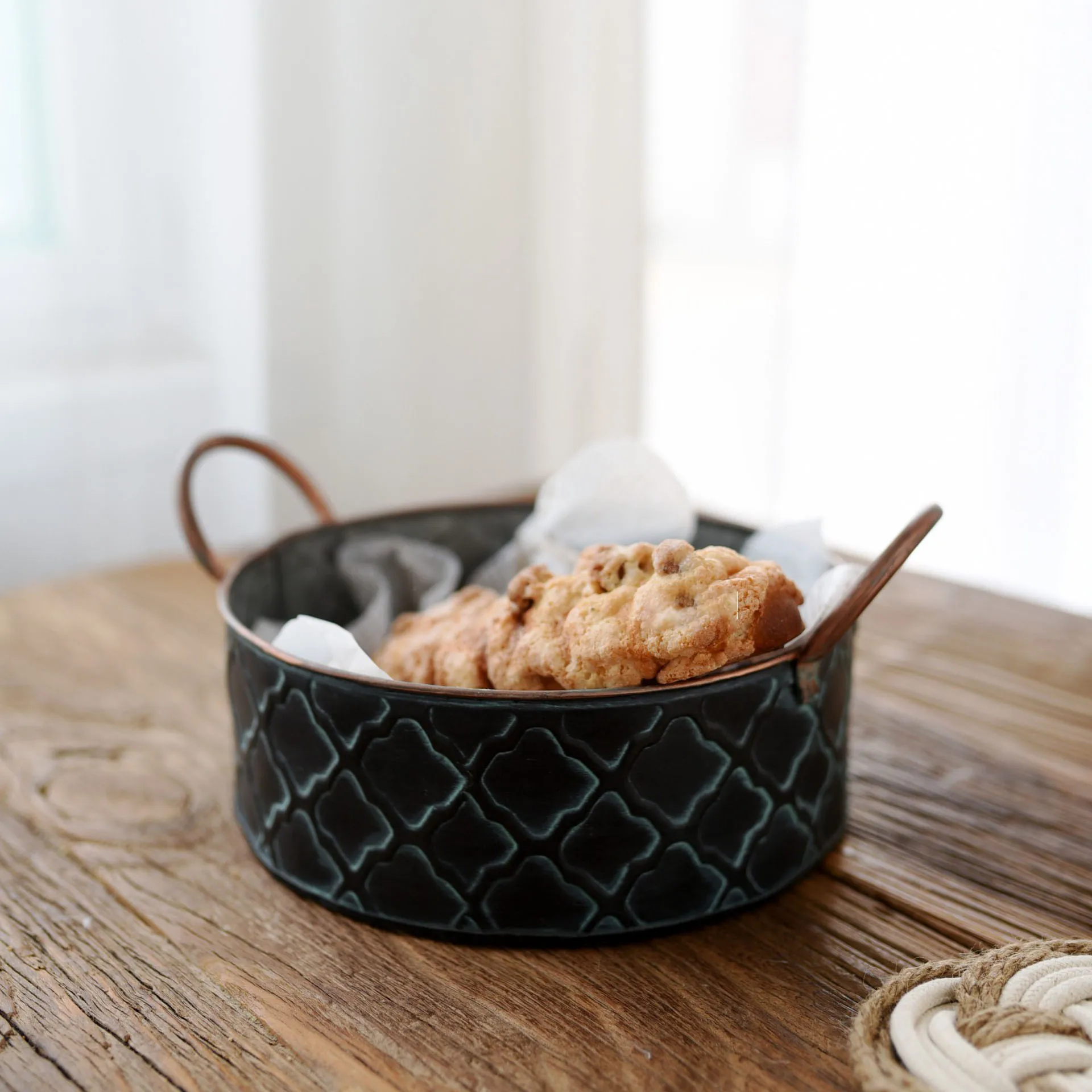 LingAo Bakery basket kitchen garden basket as an old dessert basket pastry box shooting props home furnishings
LingAo Bakery basket kitchen garden basket as an old dessert basket pastry box shooting props home furnishings