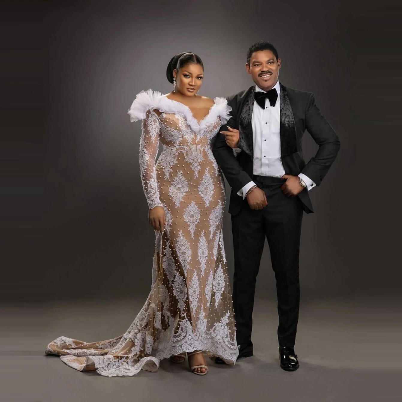 Customized V-neck Applique Beaded Long Sleeve Train Evening Dress South African Prom Banquet Formal Occasion Plus Size Dress
Customized V-neck Applique Beaded Long Sleeve Train Evening Dress South African Prom Banquet Formal Occasion Plus Size Dress