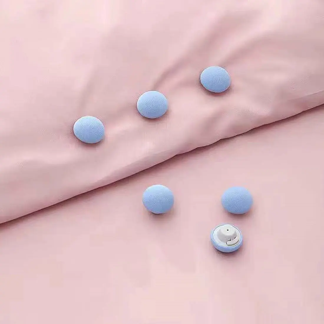 Non-slip Quilt Clip Holder Household Simple Pure Color Quilt Holder Mushroom Shape Quilt Clip Mini Bed Sheet Holder Accessories
Non-slip Quilt Clip Holder Household Simple Pure Color Quilt Holder Mushroom Shape Quilt Clip Mini Bed Sheet Holder Accessories