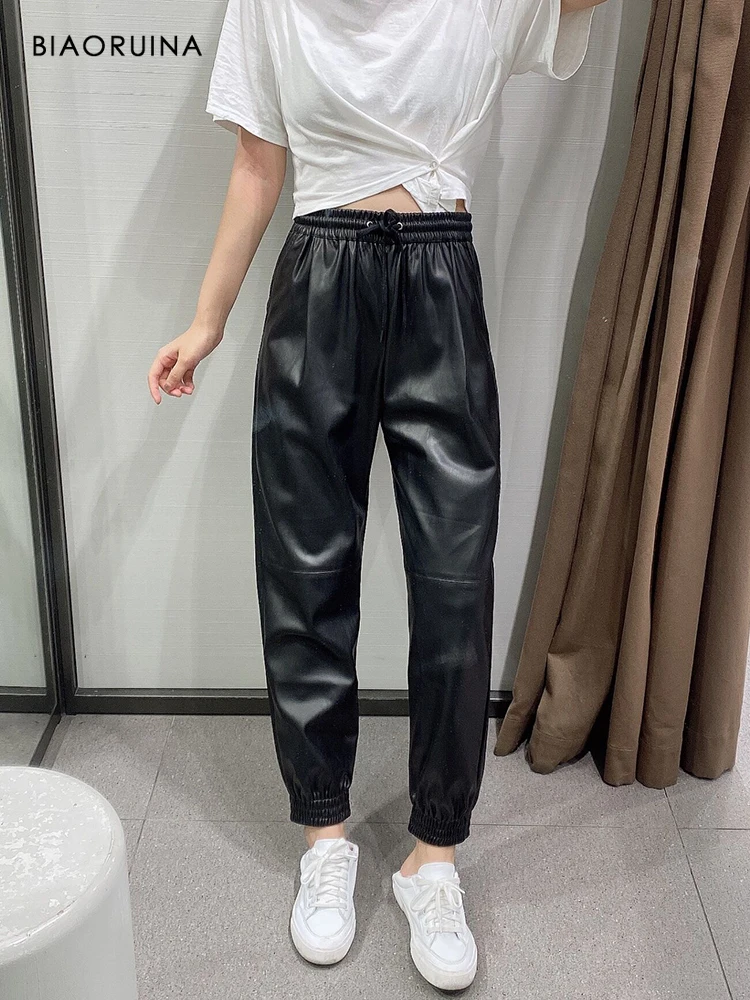 Женские однотонные Модные шаровары BIAORUINA из искусственной кожи длиной до щиколотки, осенне-зимние женские повседневные брюки с высокой тал...
Женские однотонные Модные шаровары BIAORUINA из искусственной кожи длиной до щиколотки, осенне-зимние женские повседневные брюки с высокой тал...