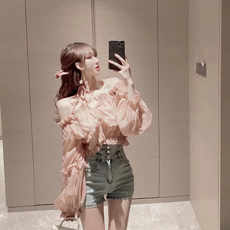 Модная Корейская версия пикантных коротких просвечивающих рубашек на одно плечо с лямкой на шее Новая Осенняя женская одежда Топ 
Модная Корейская версия пикантных коротких просвечивающих рубашек на одно плечо с лямкой на шее Новая Осенняя женская одежда Топ