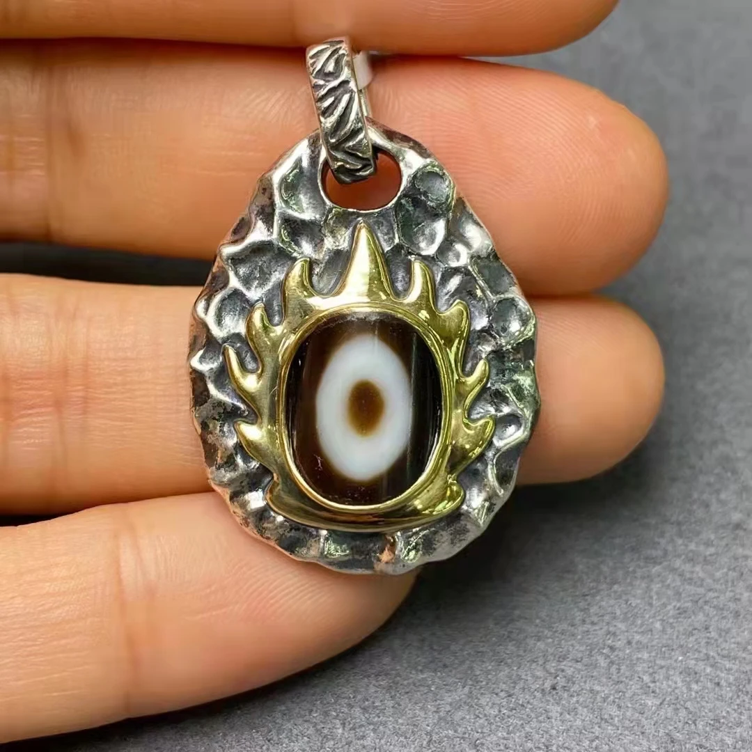 1pcs/lot Tibetan One Eye Dzi Agate Pendant natural rare precious accessories gem jewelry folk-custom s925 Seiko inlay Perfect
1pcs/lot Tibetan One Eye Dzi Agate Pendant natural rare precious accessories gem jewelry folk-custom s925 Seiko inlay Perfect