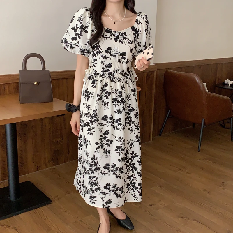 ZOSOL Vintage Floral back V-neck tie dress
ZOSOL Vintage Floral back V-neck tie dress