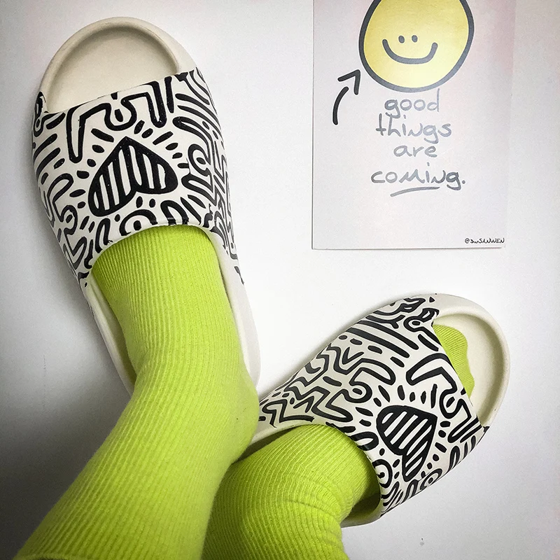 sleepers shoes men 2020 Brand Slide Slippers Men Indoor Soft Men's home slippers Beach Flip Flops Flats Graffiti Shoes Man
sleepers shoes men 2020 Brand Slide Slippers Men Indoor Soft Men's home slippers Beach Flip Flops Flats Graffiti Shoes Man