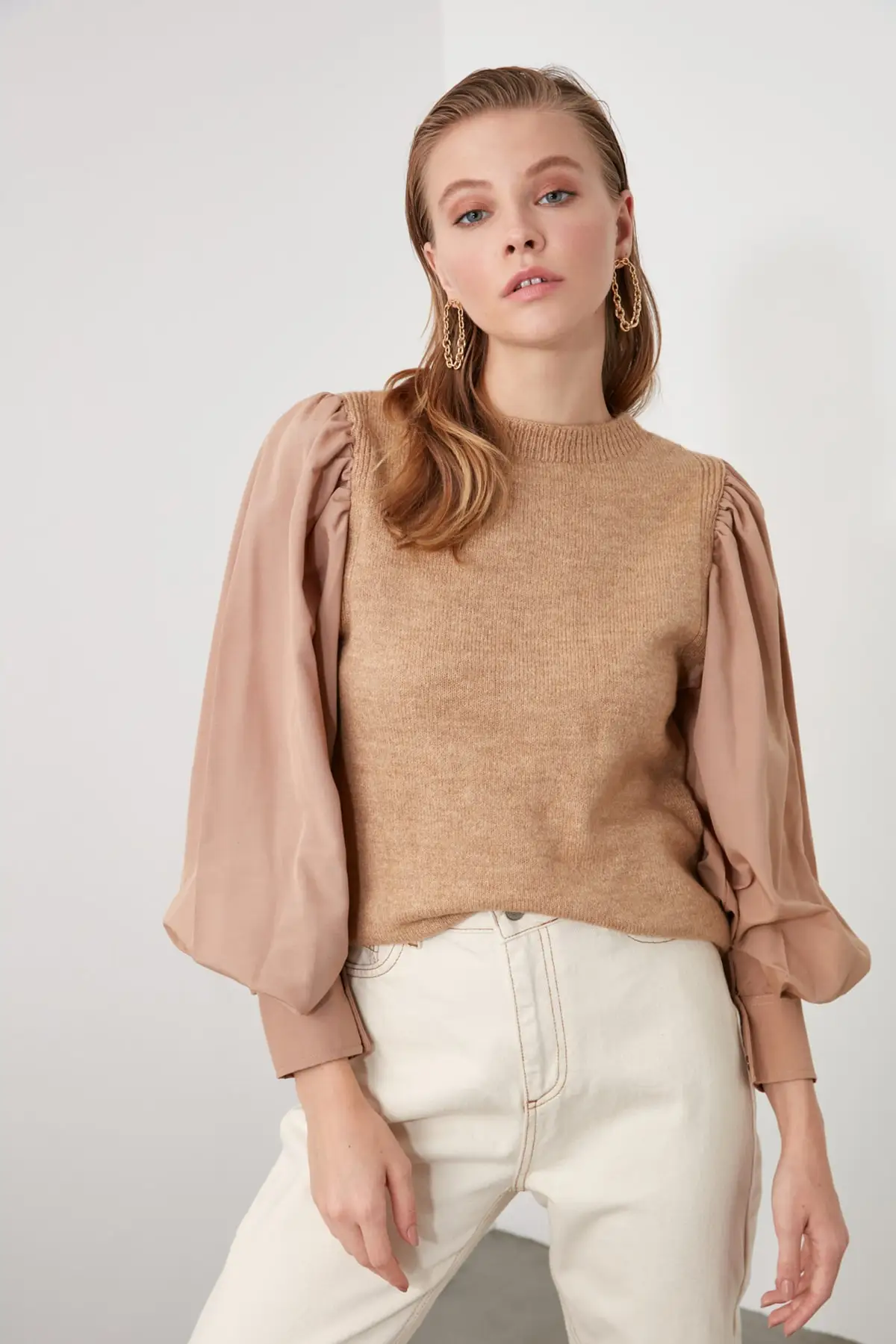 Trendyol Handle Weaing Knitwear Sweater TWOAW20KZ0577
Trendyol Handle Weaing Knitwear Sweater TWOAW20KZ0577