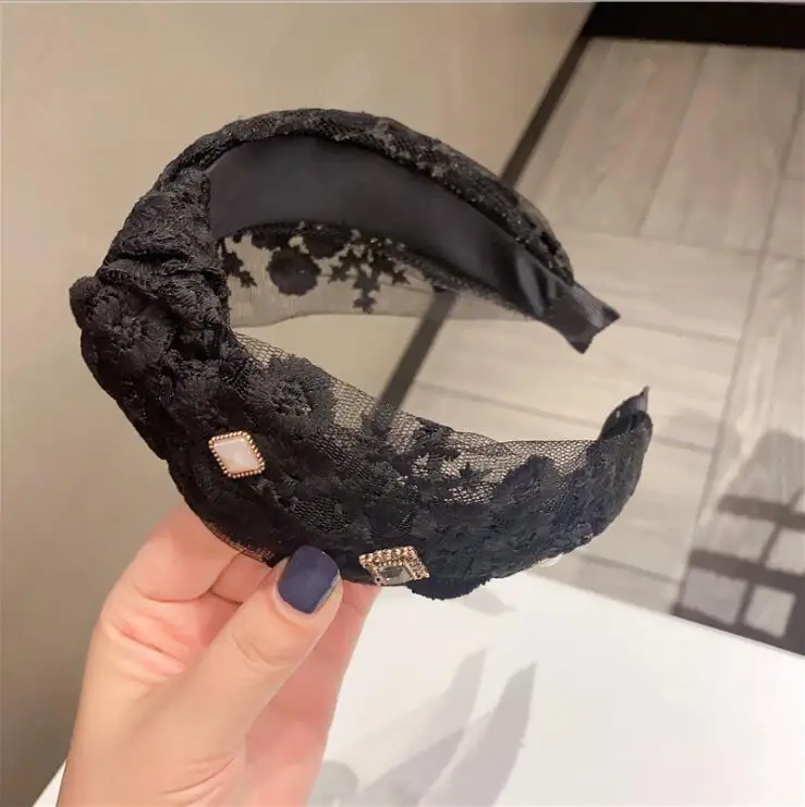 women Lace hairbands fairy wild cute headband female non-slip hair hole headbands
women Lace hairbands fairy wild cute headband female non-slip hair hole headbands