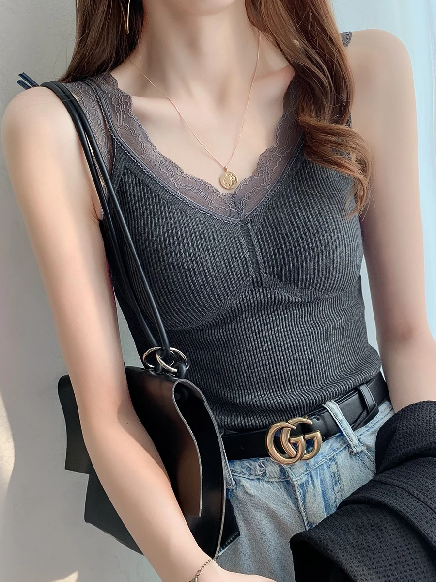 Lace beauty back plus velvet thickened camisole women's winter warm top with chest pad elastic bottoming shirt tide
Lace beauty back plus velvet thickened camisole women's winter warm top with chest pad elastic bottoming shirt tide