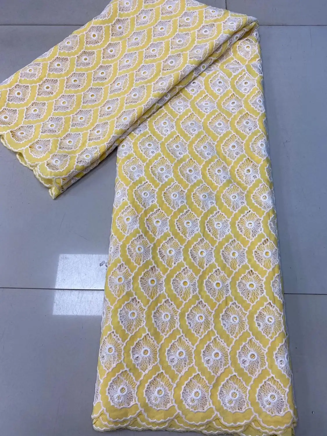 Hot African Laces Laser Embroidered Nigerian Laces Fabric High Quality White Yellow French Mesh Lace Fabric 5 Yards For Dress JY
Hot African Laces Laser Embroidered Nigerian Laces Fabric High Quality White Yellow French Mesh Lace Fabric 5 Yards For Dress JY
