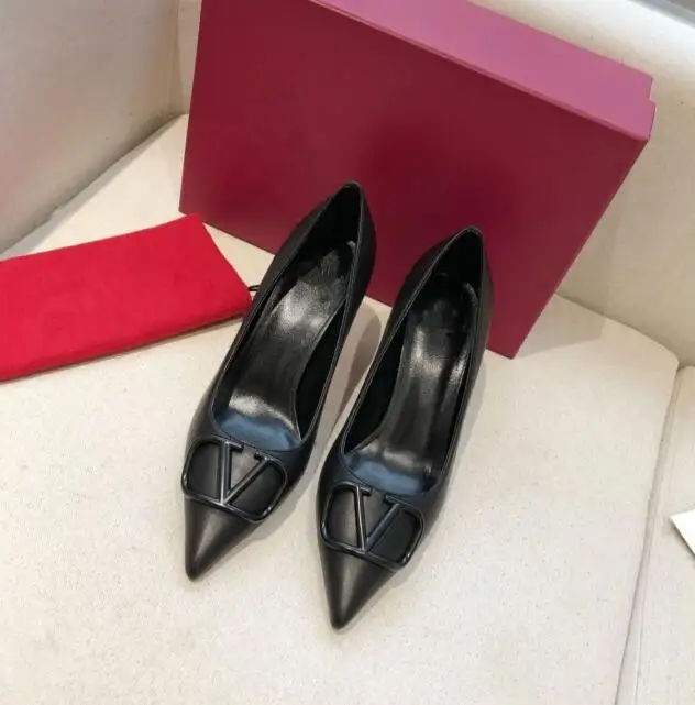 Fashion New Women's Pointed Toe Shoes 6cm 8cm Classics V Brand High Heel Shoes All Black Metal V Buckle Shoes 34-42
Fashion New Women's Pointed Toe Shoes 6cm 8cm Classics V Brand High Heel Shoes All Black Metal V Buckle Shoes 34-42
