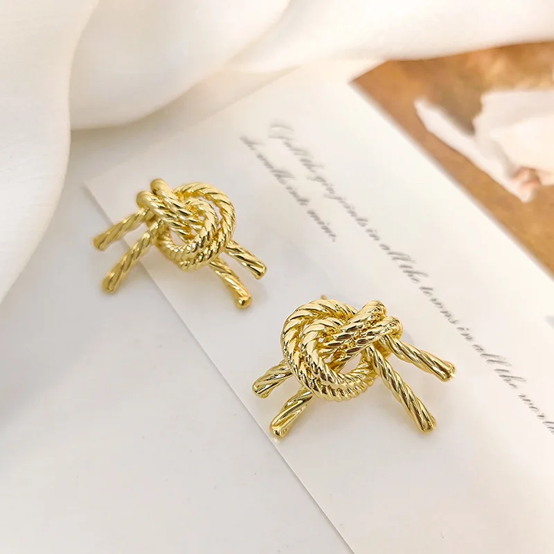 New Design Metal Gold Twisted Knotted Stud Earrings For Women Girls Personalized Vintage Unusual Earring Fashion Jewelry
New Design Metal Gold Twisted Knotted Stud Earrings For Women Girls Personalized Vintage Unusual Earring Fashion Jewelry
