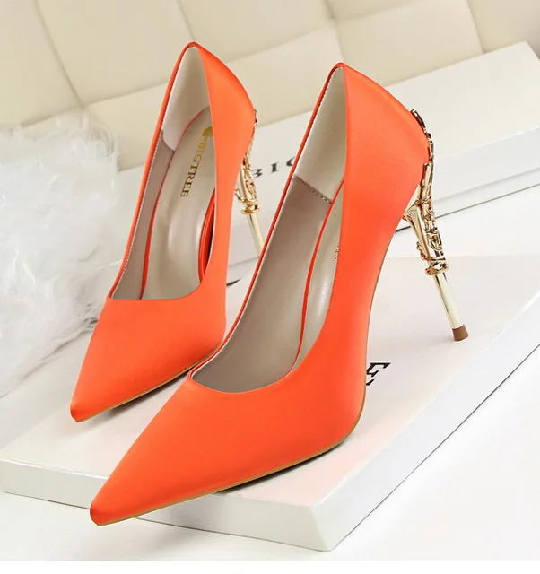 2020 New Spring/Autumn Women Pumps High Thin Heel Metal Pointed Toe Sexy Ladies Bridal Wedding Women Shoes White High Heels
2020 New Spring/Autumn Women Pumps High Thin Heel Metal Pointed Toe Sexy Ladies Bridal Wedding Women Shoes White High Heels