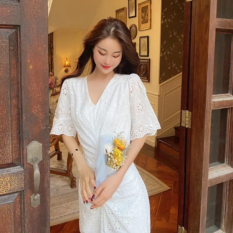 Han edition embroidery make summer new hollow out v-neck smoke plait to cultivate one's morality show thin dress female long ski
Han edition embroidery make summer new hollow out v-neck smoke plait to cultivate one's morality show thin dress female long ski