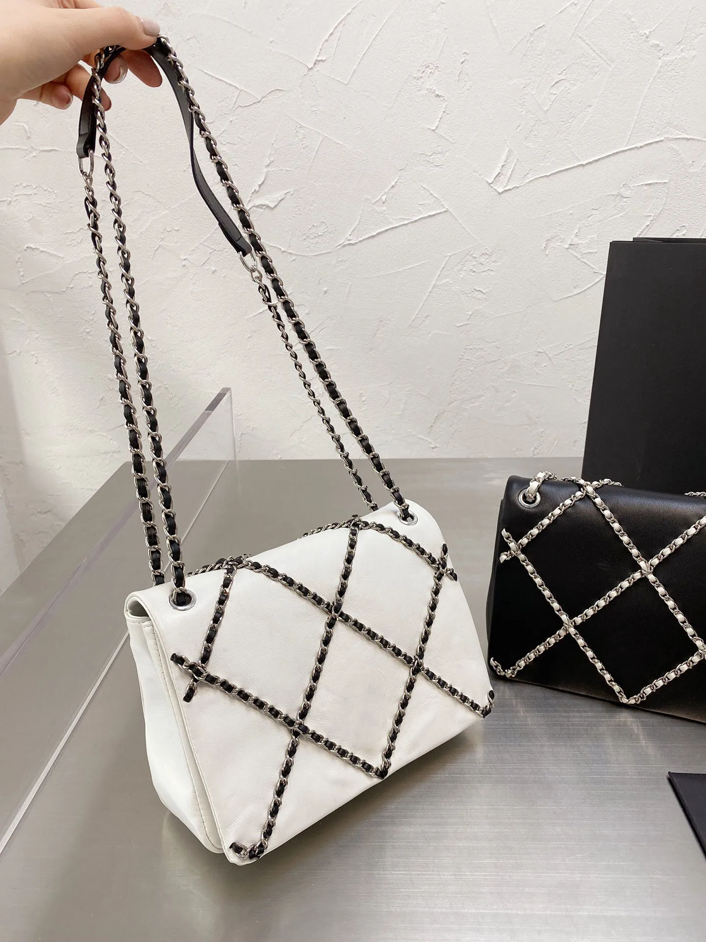 With logo Fashion simple and versatile Ladies messenger bag Shoulder Bags Solid color Genuine Leather Single Handbags Square
With logo Fashion simple and versatile Ladies messenger bag Shoulder Bags Solid color Genuine Leather Single Handbags Square