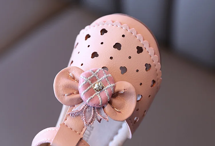 Girls Sandals 2021 Summer New Children's Soft-soled Shoes Korean Girl Princess Cute Little Leather Shoes Anti-kick Half Sandals
Girls Sandals 2021 Summer New Children's Soft-soled Shoes Korean Girl Princess Cute Little Leather Shoes Anti-kick Half Sandals