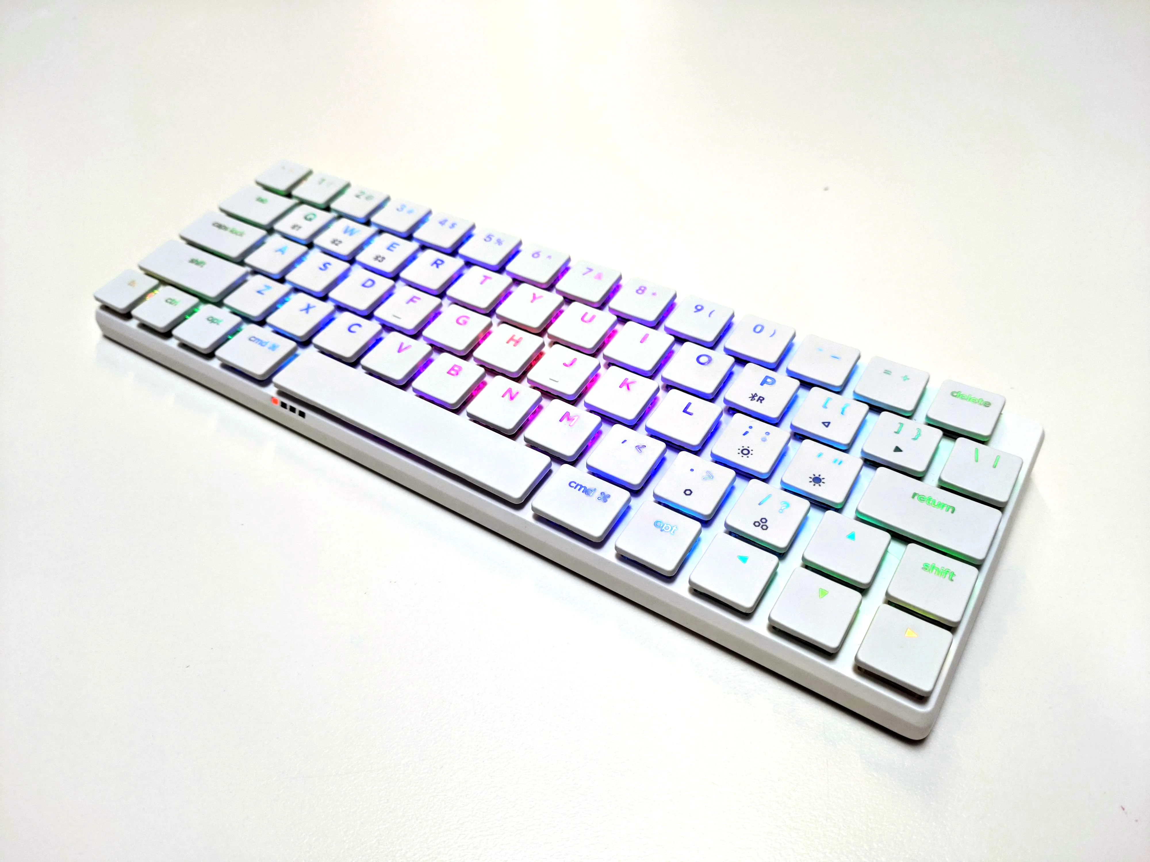 Беспроводная механическая клавиатура NuType F1, механическая клавиатура для MacBook, iPhone, iPad, телефонов Android, других устройств с bluetooth
Беспроводная механическая клавиатура NuType F1, механическая клавиатура для MacBook, iPhone, iPad, телефонов Android, других устройств с bluetooth