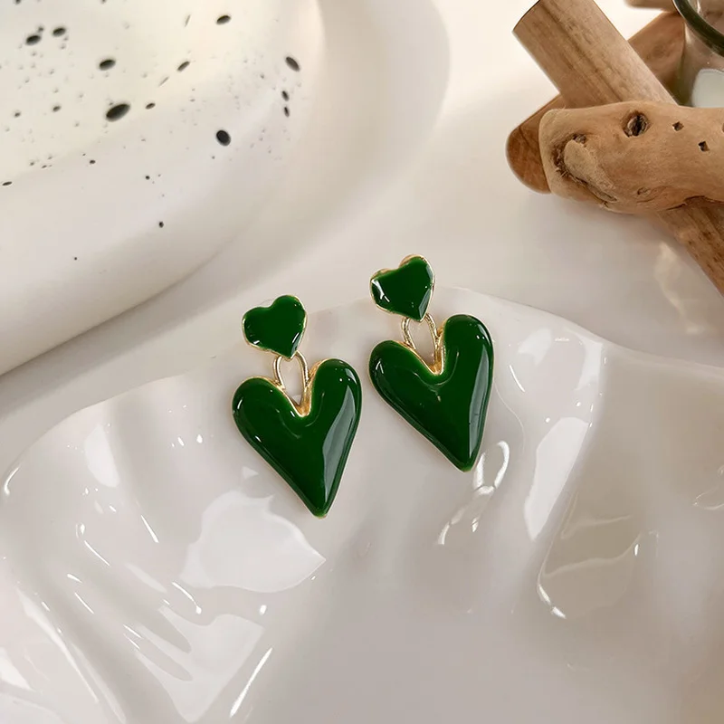 Minar Vintage Green Color Enamel Love Heart Long Drop Earrings for Women Lady Gold Color Alloy Metallic Dangle Earrings Brincos
Minar Vintage Green Color Enamel Love Heart Long Drop Earrings for Women Lady Gold Color Alloy Metallic Dangle Earrings Brincos