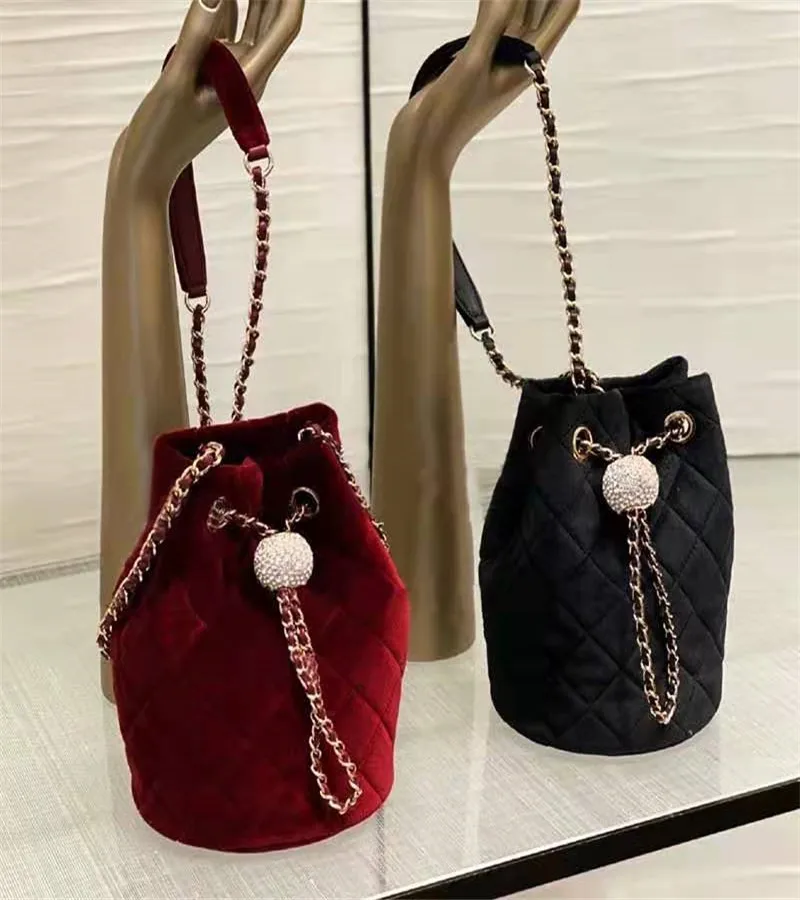 2021 net red with small fragrance diamond velvet diamond bead bucket bag new style
2021 net red with small fragrance diamond velvet diamond bead bucket bag new style