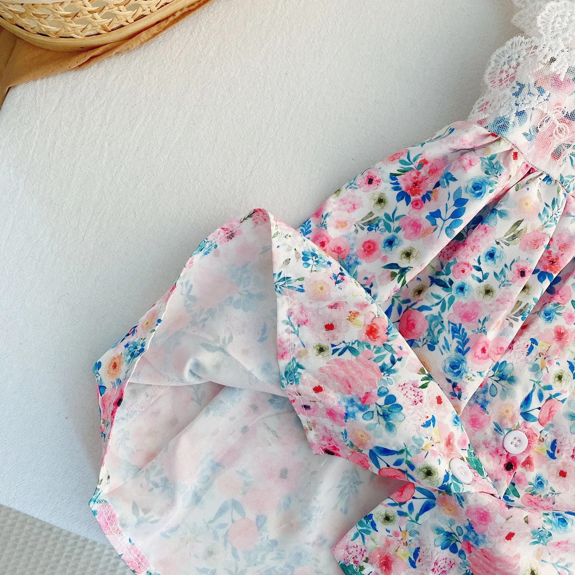 Girls Cute Floral Princess Dress Summer Kids Fashion Lace Flying Sleeve Vacation Beach Dresses 2-6 Years Children Casual Clothes 
Girls Cute Floral Princess Dress Summer Kids Fashion Lace Flying Sleeve Vacation Beach Dresses 2-6 Years Children Casual Clothes