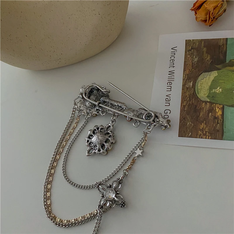 Dark Style Tassel Pendant Brooch For Men Women Vintage Baroque Brooches Decoration Chest Chain Brooch Pin Trendy Accessories
Dark Style Tassel Pendant Brooch For Men Women Vintage Baroque Brooches Decoration Chest Chain Brooch Pin Trendy Accessories