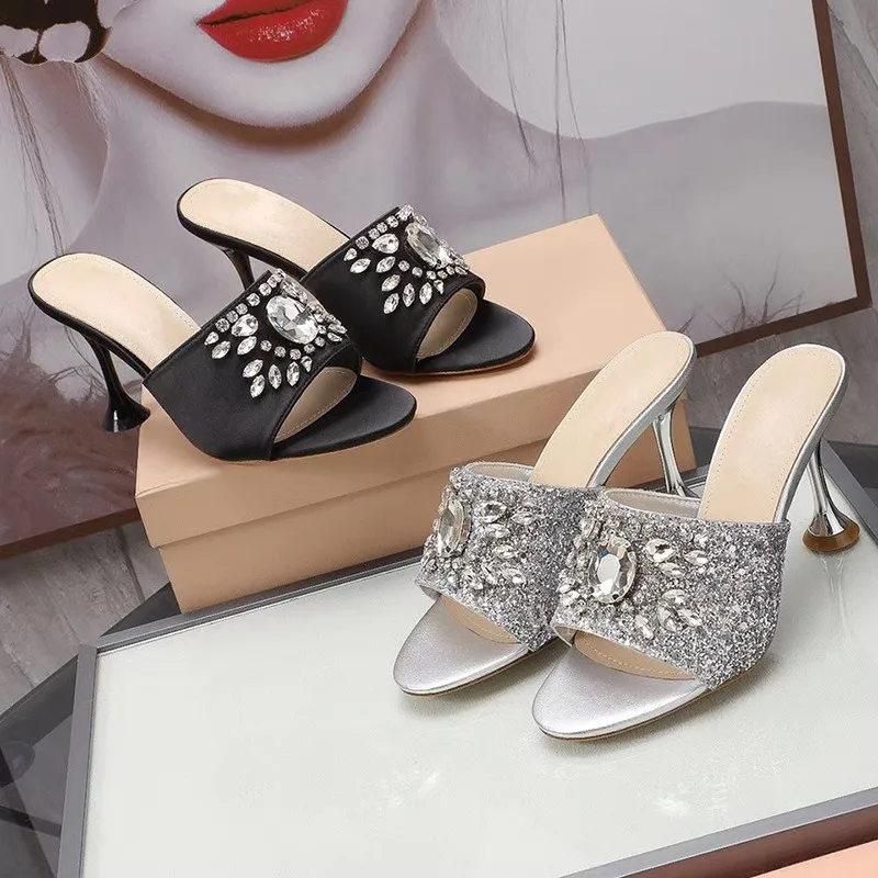 Summer Cup High Heel Rhinestone Slippers Women Silk Satin Peep Toe Crystal Sandals Sexy Party Dress Shoes Lazyman Slides 2021
Summer Cup High Heel Rhinestone Slippers Women Silk Satin Peep Toe Crystal Sandals Sexy Party Dress Shoes Lazyman Slides 2021