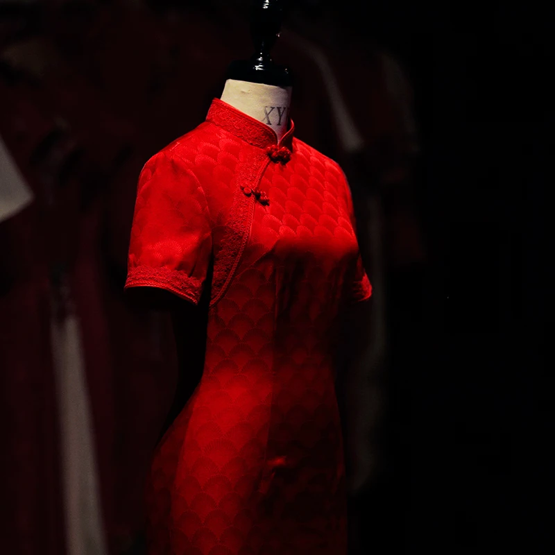 Шелковое платье qipao с куриными перьями в 2020 году, Новое Потрясающее длинное красное платье невесты, улучшенное китайское ветро, восстанавли...
Шелковое платье qipao с куриными перьями в 2020 году, Новое Потрясающее длинное красное платье невесты, улучшенное китайское ветро, восстанавли...