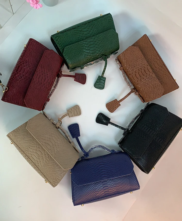 Fashion Python Pattern Leather Ladies Bag Hot Sales Saudi Leather Bags Snake PU Women Hand Bag Girl Ostrich Pouch for Party
Fashion Python Pattern Leather Ladies Bag Hot Sales Saudi Leather Bags Snake PU Women Hand Bag Girl Ostrich Pouch for Party