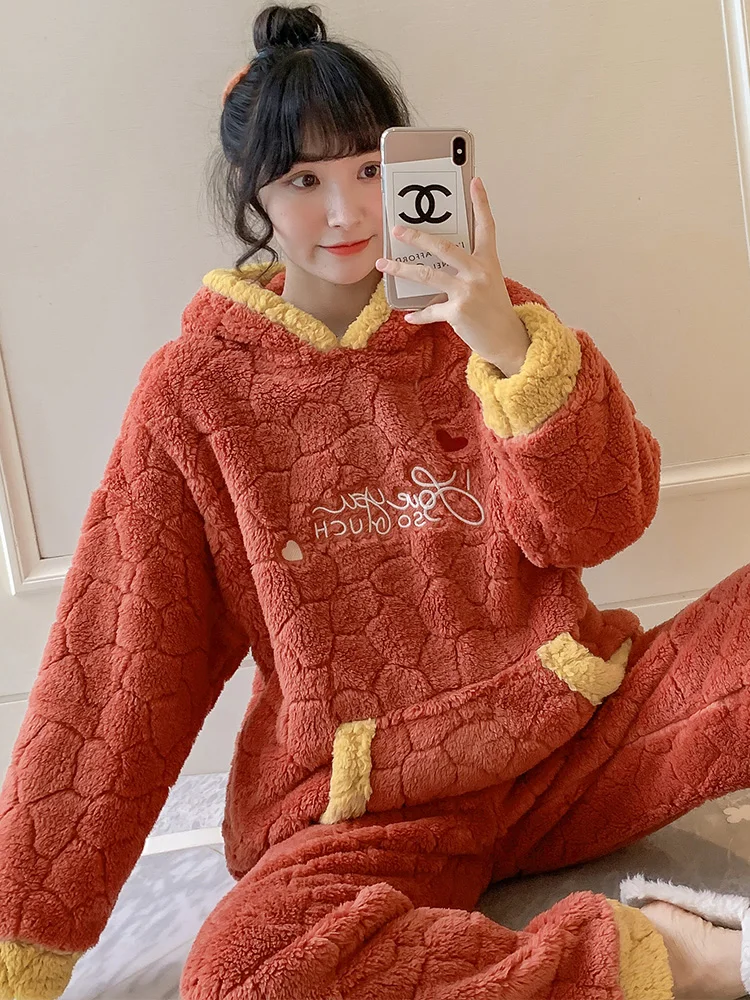 Doll collar winter pajamas women spring autumn and winter coral fleece warm thick velvet suit flannel long sleeve home service
Doll collar winter pajamas women spring autumn and winter coral fleece warm thick velvet suit flannel long sleeve home service