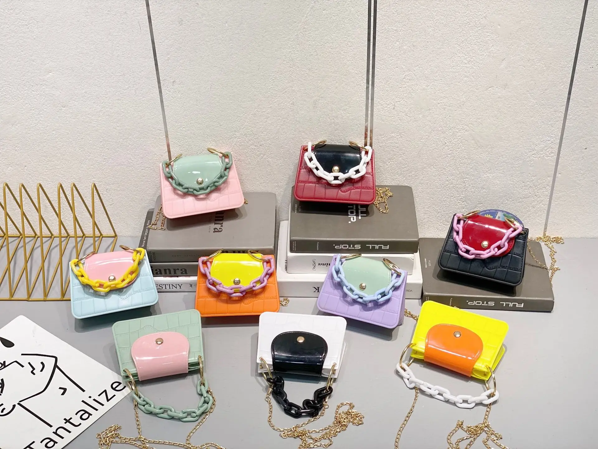 Женские сумочки Mini Melissa Club Jelly маленькая квадратная сумка 2021 женские модные кошельки и сумочки роскошные дизайнерские
Женские сумочки Mini Melissa Club Jelly маленькая квадратная сумка 2021 женские модные кошельки и сумочки роскошные дизайнерские