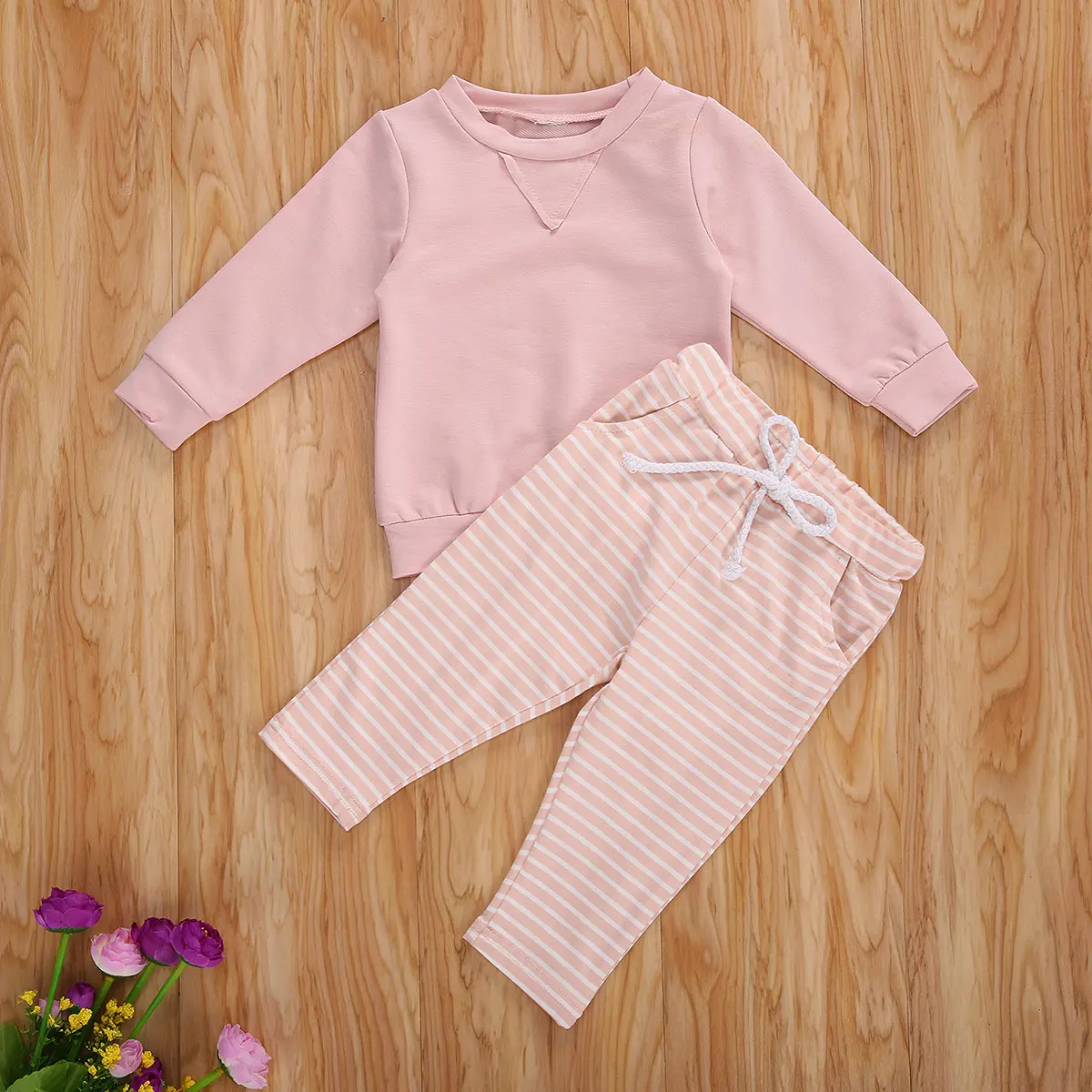 Футболка Emmababy однотонная с круглым вырезом и длинным рукавом, Длинные эластичные брюки в полоску, костюм из 2 предметов
Футболка Emmababy однотонная с круглым вырезом и длинным рукавом, Длинные эластичные брюки в полоску, костюм из 2 предметов
