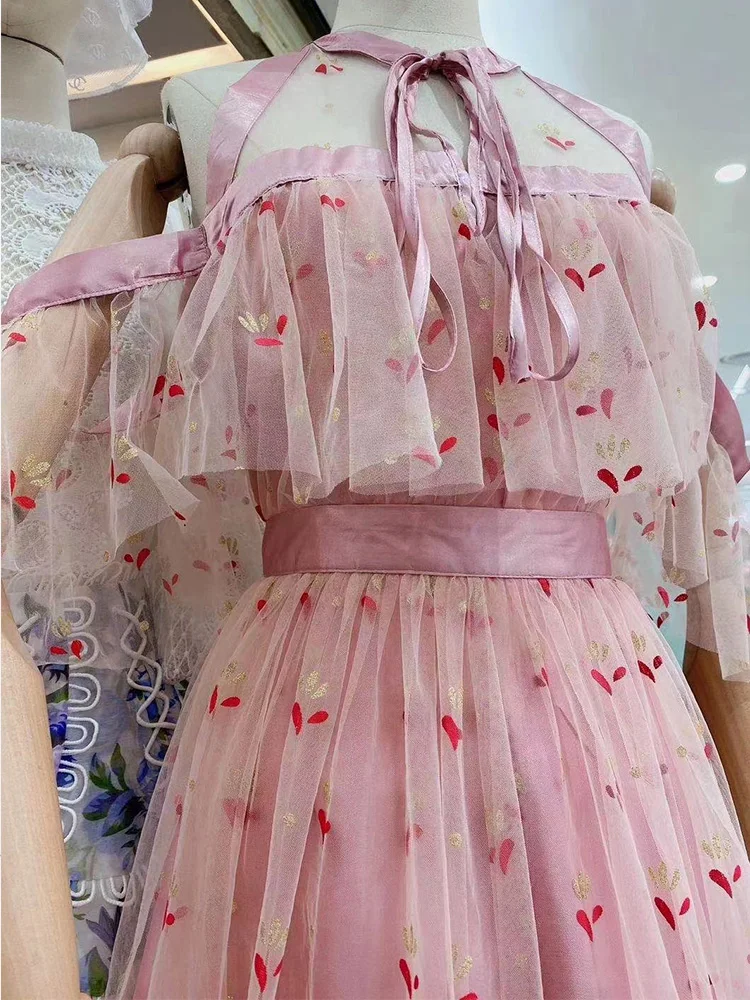 Sleeveless Leaky Shoulder Lace Round Neck Hollow Hedging Ruffles Retro Geometric Print High Waist Mesh Dress Ladies Summer New
Sleeveless Leaky Shoulder Lace Round Neck Hollow Hedging Ruffles Retro Geometric Print High Waist Mesh Dress Ladies Summer New