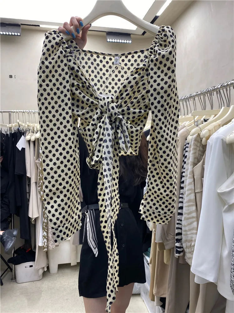 2021 Spring French-Style Elegant V-neck Shirt Crop Top Ladies Lace-up Puff Sleeve Polka Dot Blouse for Women
2021 Spring French-Style Elegant V-neck Shirt Crop Top Ladies Lace-up Puff Sleeve Polka Dot Blouse for Women
