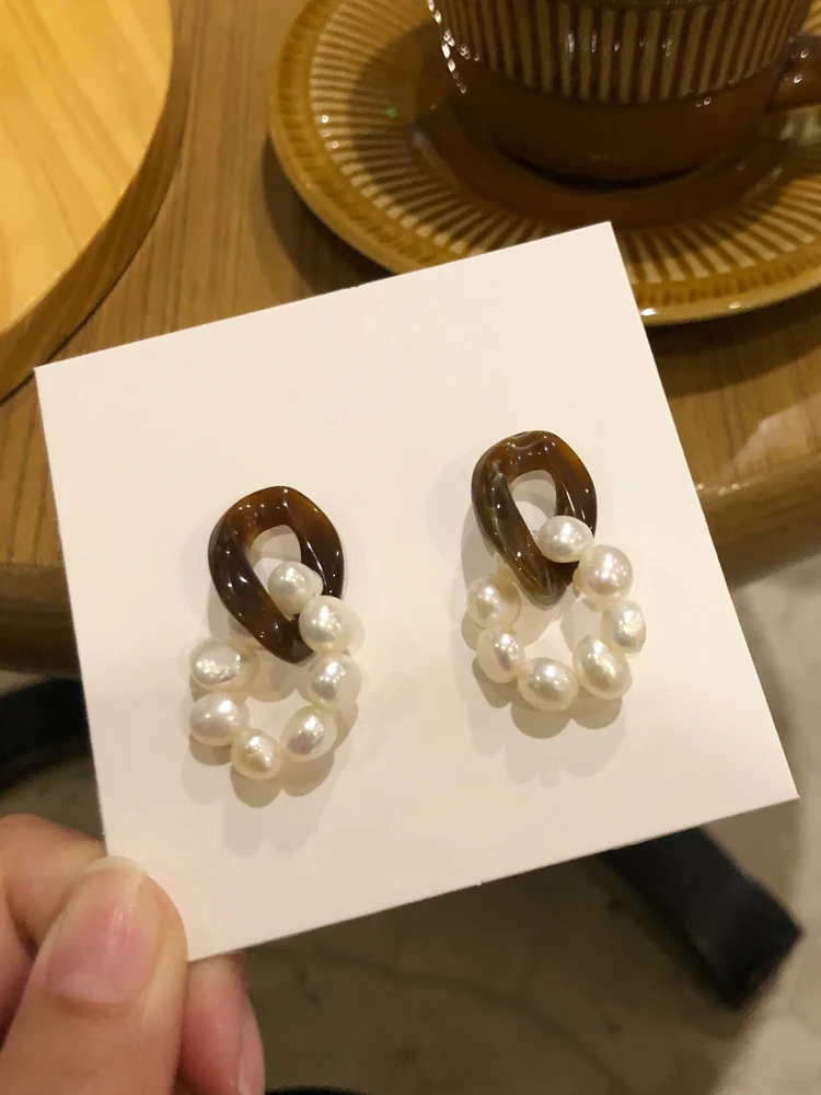 S925 needle Fashion Jewelry Simulated Pearl Drop Earrings 2021 New Design High Quality Brown Resin Earrings For Girl Lady Gifts
S925 needle Fashion Jewelry Simulated Pearl Drop Earrings 2021 New Design High Quality Brown Resin Earrings For Girl Lady Gifts