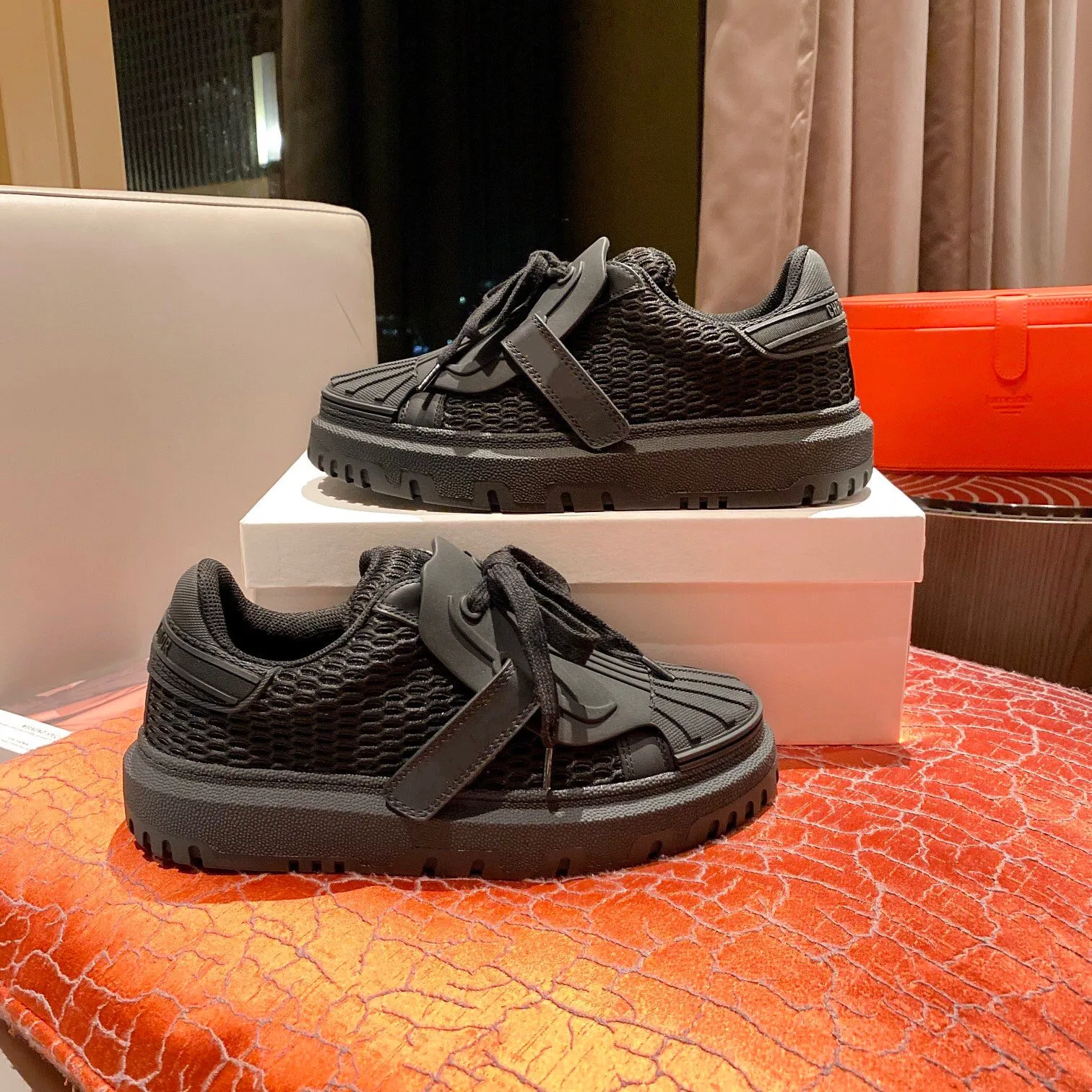 Mesh Sneakers Women Real Cow Leather Hook Loop Thick Bottom Casual Shoes Leisure New Fashion Brand Luxury Designer Woman Shoe
Mesh Sneakers Women Real Cow Leather Hook Loop Thick Bottom Casual Shoes Leisure New Fashion Brand Luxury Designer Woman Shoe