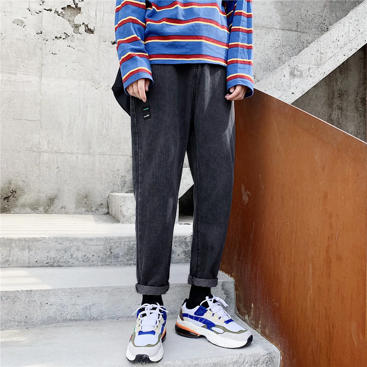 Hong Kong fashion Men's straight jeans Korean loose versatile casual 9-point pants autumn thin fashion brand ankle-length pants
Hong Kong fashion Men's straight jeans Korean loose versatile casual 9-point pants autumn thin fashion brand ankle-length pants