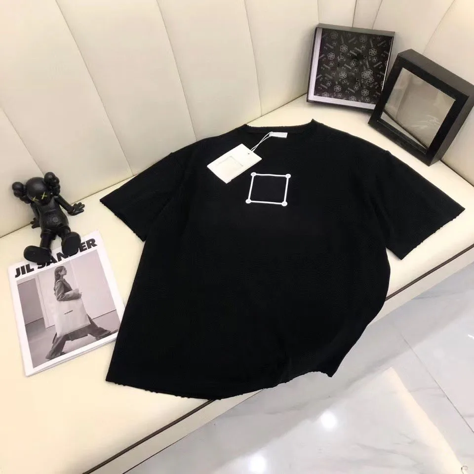 2022 Summer Woman's Tops Short Sleeve Cotton Shirts 2 Colors Letter Printed Casual Loose Tees Hign Quality
2022 Summer Woman's Tops Short Sleeve Cotton Shirts 2 Colors Letter Printed Casual Loose Tees Hign Quality