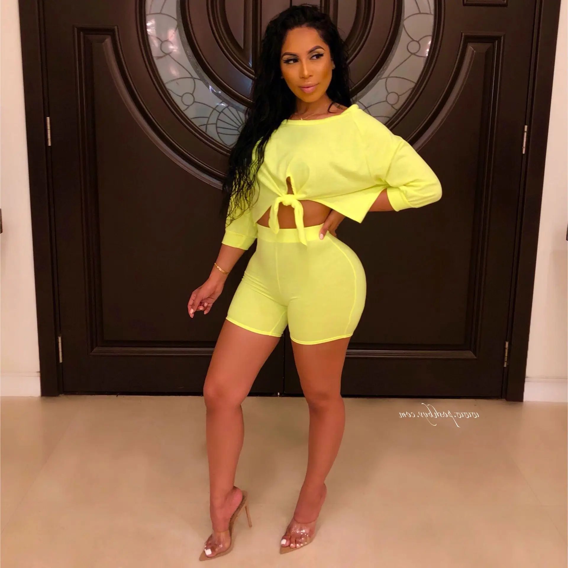 2020 summer women new three quarter length sleeve tie up hem off shoulder top shorts suit two piece set tracksuit outfit
2020 summer women new three quarter length sleeve tie up hem off shoulder top shorts suit two piece set tracksuit outfit