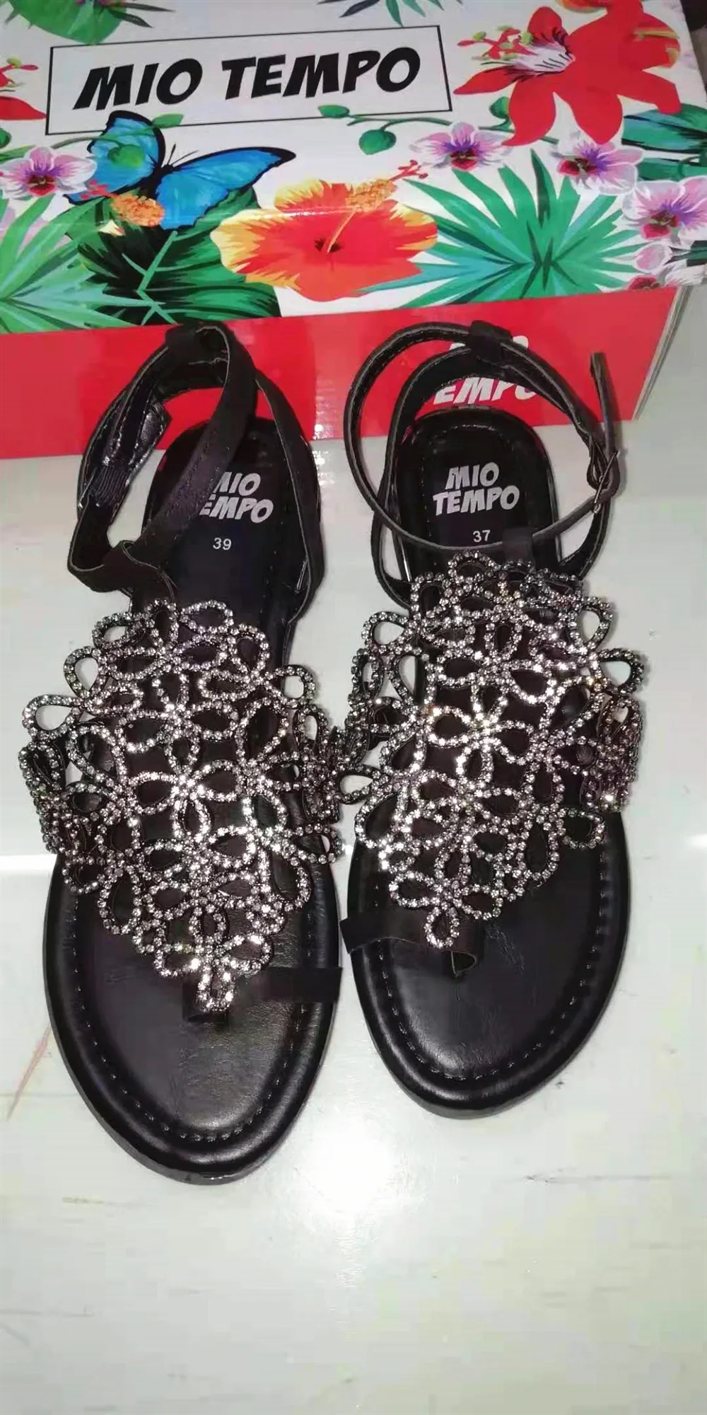 sandalias mujer 2021 Star point diamond fashion word buckle thumb pinch flat sole women sandals casual roman shoes zapatos mujer
sandalias mujer 2021 Star point diamond fashion word buckle thumb pinch flat sole women sandals casual roman shoes zapatos mujer