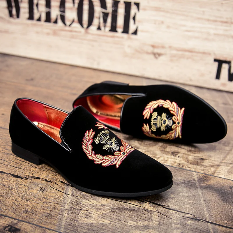 Men's Fashion Suede Leather Embroidery Loafers Mens Casual Printed Moccasins Oxfords Shoes Man Party Driving Flats EU size 38-45
Men's Fashion Suede Leather Embroidery Loafers Mens Casual Printed Moccasins Oxfords Shoes Man Party Driving Flats EU size 38-45