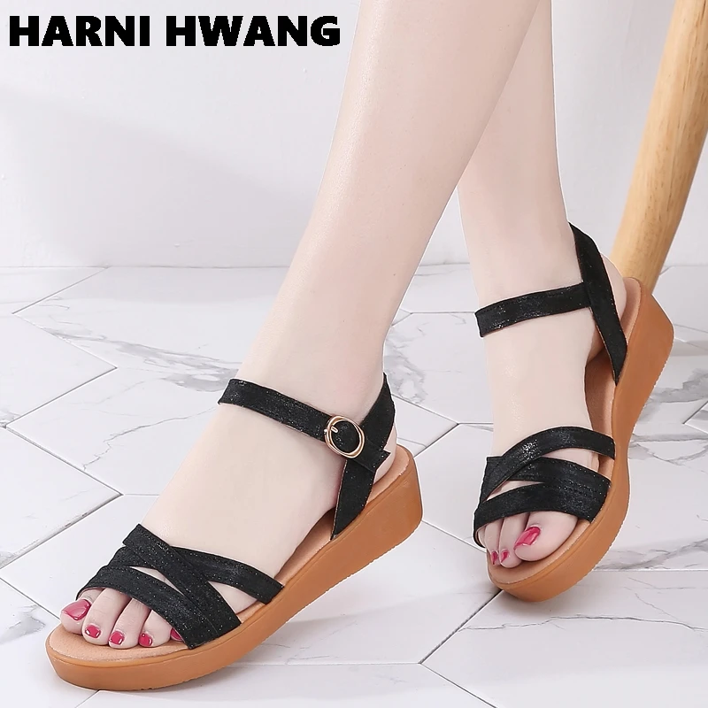 2021 Summer Leisure Fashion Comfortable Ladies Slippers Korean Beach Non-Slip Waterproof High-Heeled Sandals Large Size 35-40
2021 Summer Leisure Fashion Comfortable Ladies Slippers Korean Beach Non-Slip Waterproof High-Heeled Sandals Large Size 35-40