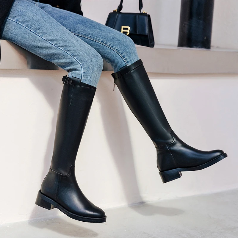 Genuine leather Slim Female Riding Boots Buckle 4cm med Heels Night Club Shoes Woman Winter Warm Long Women Knee High Boots
Genuine leather Slim Female Riding Boots Buckle 4cm med Heels Night Club Shoes Woman Winter Warm Long Women Knee High Boots